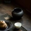 Cena de té artesanal, cocida en horno de leña, estilo wabi-sabi, cerámica rústica, color negro hollín, 500 ml, n.º 13 Cuenco para té de 500 ml, de cerámica ruda de estilo wabi-sabi, hecho a mano y cocido en horno de leña, de color negro hollín