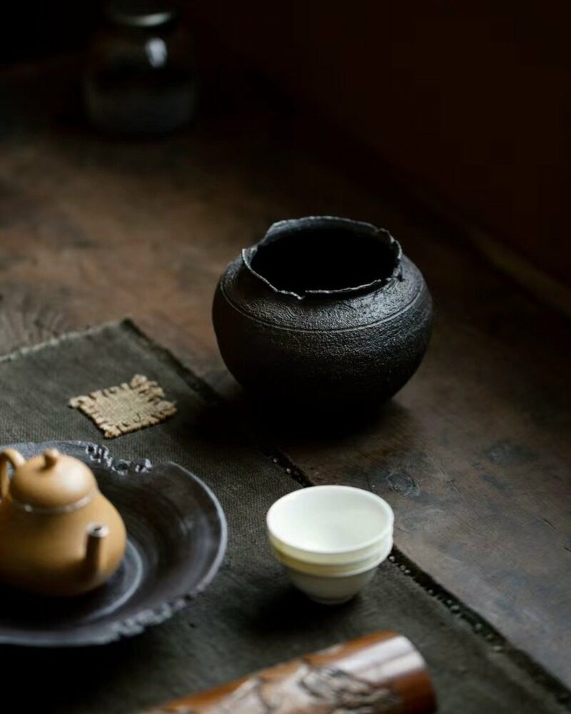 Cena de té artesanal, cocida en horno de leña, estilo wabi-sabi, cerámica rústica, color negro hollín, 500 ml, n.º 13 Cuenco para té de 500 ml, de cerámica ruda de estilo wabi-sabi, hecho a mano y cocido en horno de leña, de color negro hollín