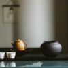 Cuenco para té de 500 ml, de cerámica rústica de estilo wabi-sabi, hecho a mano, cocido en horno de leña, color negro hollín3 Cuenco para té de 500 ml, de cerámica ruda de estilo wabi-sabi, hecho a mano y cocido en horno de leña, de color negro hollín