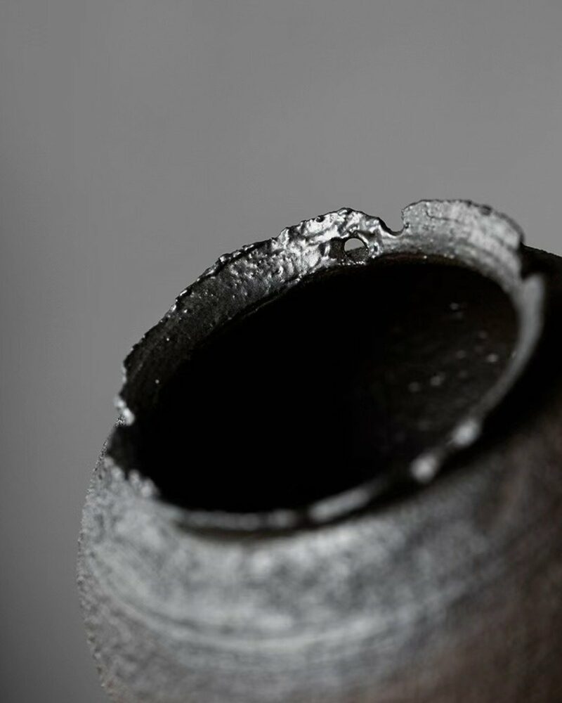 Cuenco para té de 500 ml, de cerámica rústica de estilo wabisabi, hecho a mano, cocido en horno de leña, negro como el hollín 4 Cuenco para té de 500 ml, de cerámica ruda de estilo wabi-sabi, hecho a mano y cocido en horno de leña, de color negro hollín