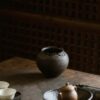 Cuenco para té de 500 ml, de cerámica rústica estilo wabi-sabi, hecho a mano, cocido en horno de leña, color negro hollín5 Cuenco para té de 500 ml, de cerámica ruda de estilo wabi-sabi, hecho a mano y cocido en horno de leña, de color negro hollín