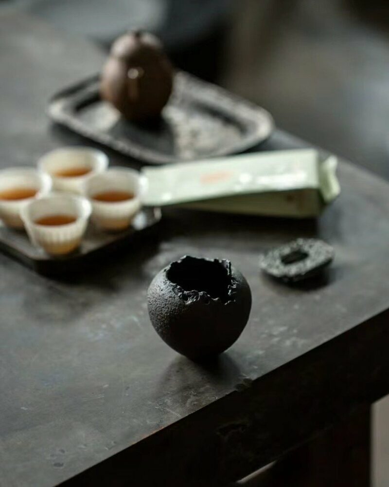 Cuenco para té de 500 ml, de cerámica rústica hecha a mano, cocida en horno de leña, estilo wabi-sabi, color negro hollín7 Cuenco para té de 500 ml, de cerámica ruda de estilo wabi-sabi, hecho a mano y cocido en horno de leña, de color negro hollín