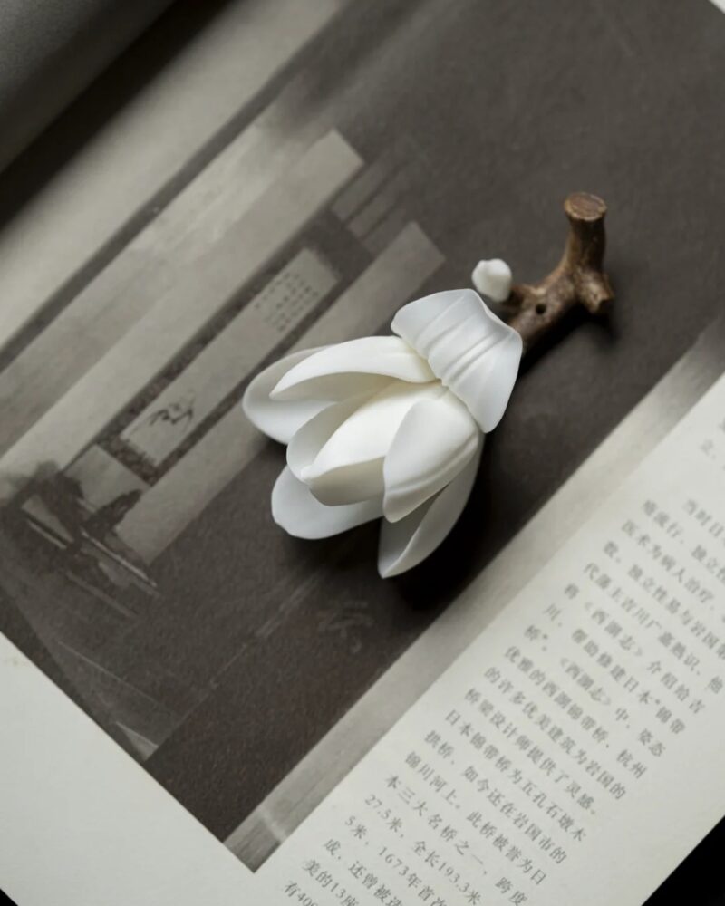 2136-Minimalist-Ceramic-Magnolia-Flower-Incense-Holder-04 Minimalist Ceramic Magnolia Flower Incense Holder