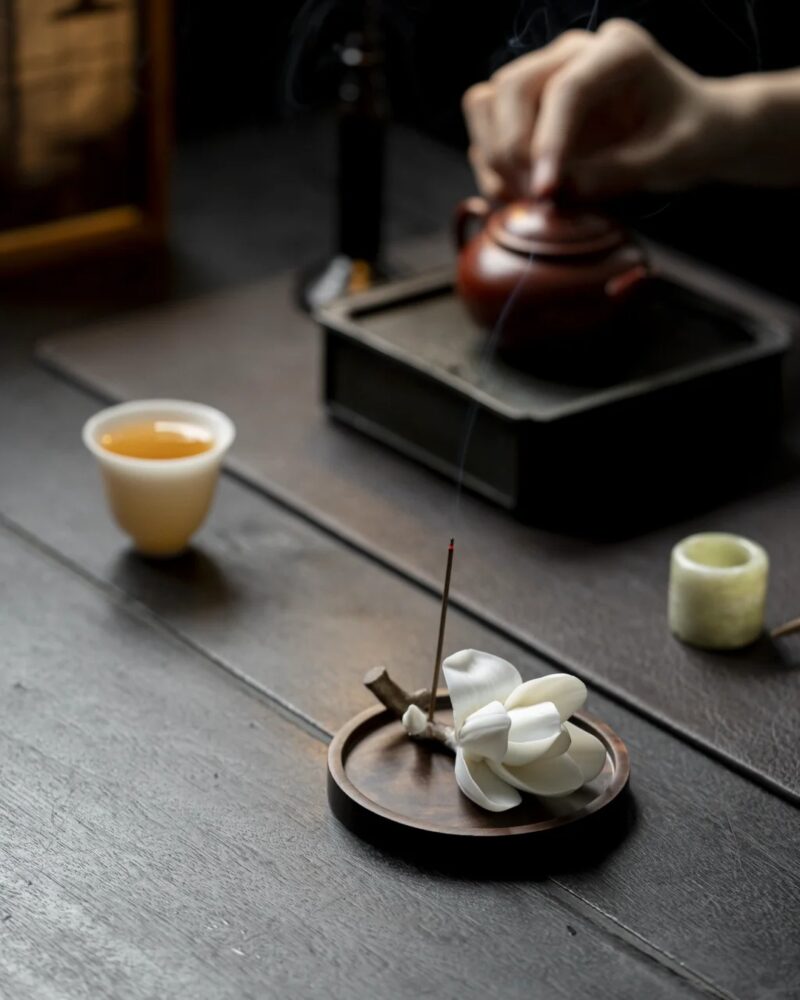 2136-Minimalist-Ceramic-Magnolia-Flower-Incense-Holder-07 Minimalist Ceramic Magnolia Flower Incense Holder